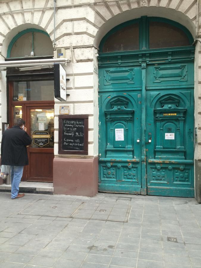 Peaceful Central Stay Gozsdu Будапеща Екстериор снимка